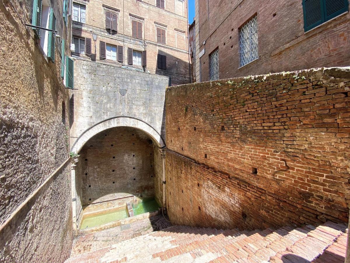 La Fonte-With Balcony Close By Piazza Del Campo Siena Exteriér fotografie
