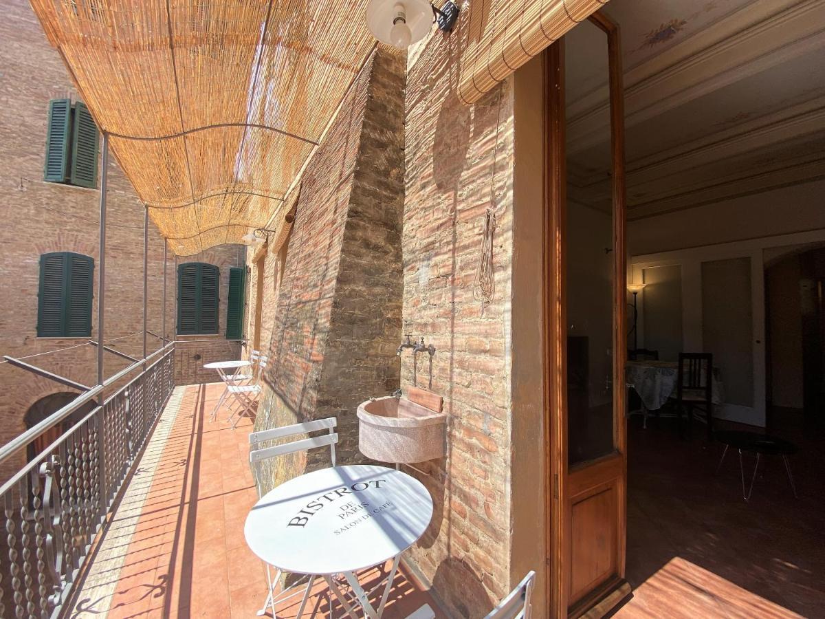La Fonte-With Balcony Close By Piazza Del Campo Siena Exteriér fotografie